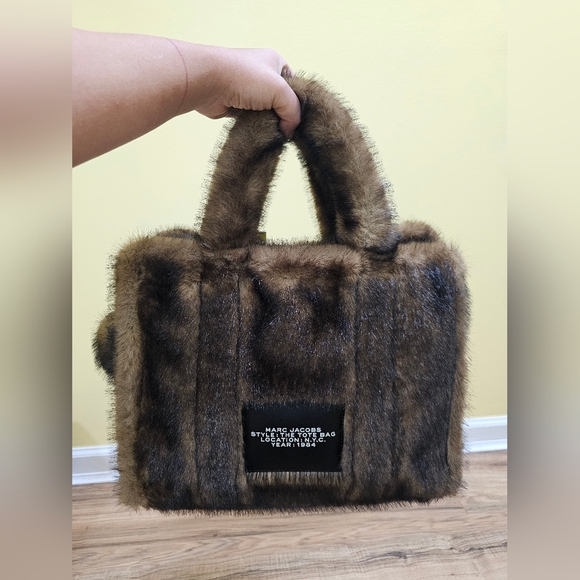 🧸Marc Jacobs The Teddy Bear Tote🧸 - Picture 5 of 17